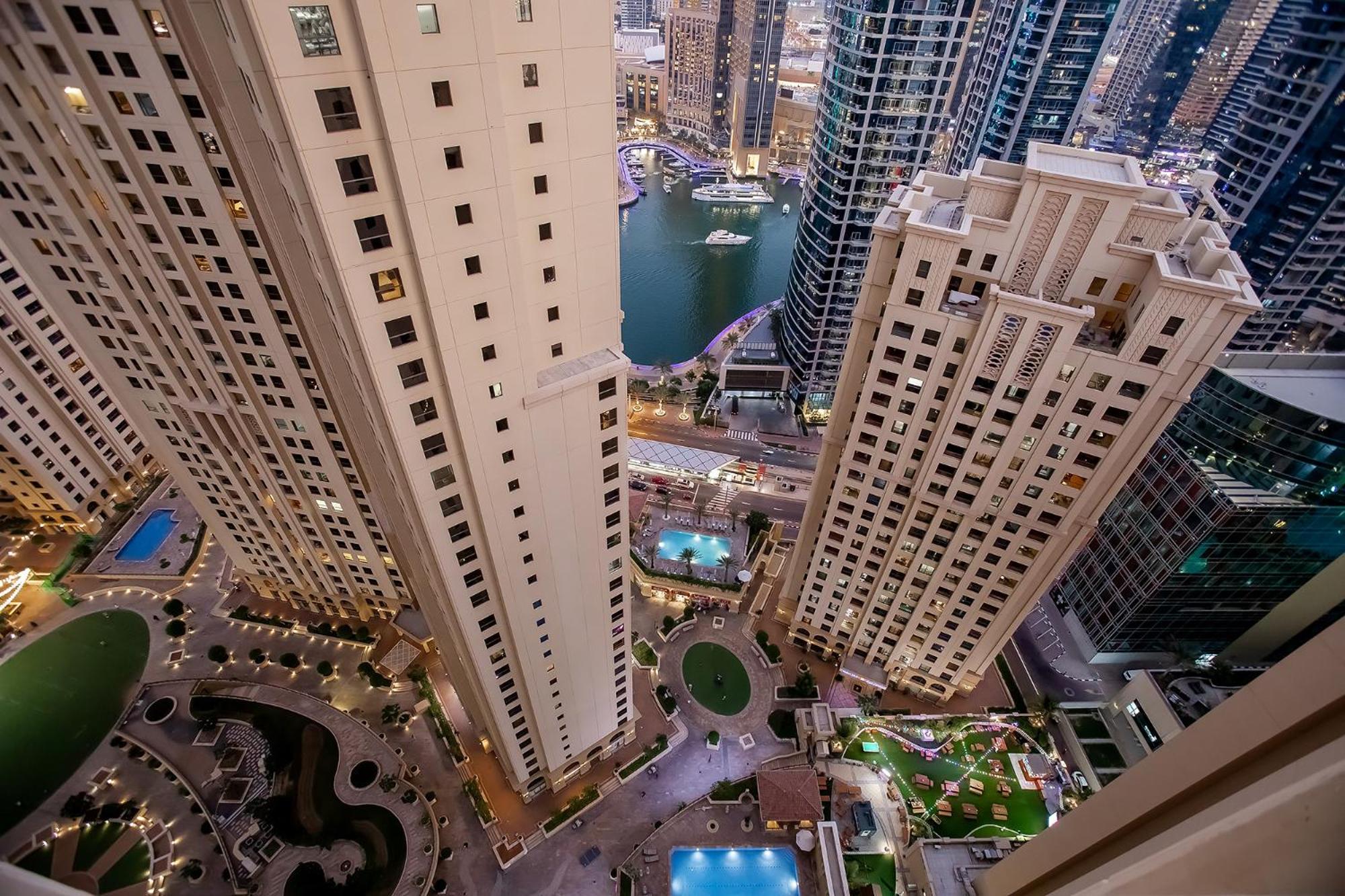 Berloga Capsule Jbr Hotel Dubai Exterior photo